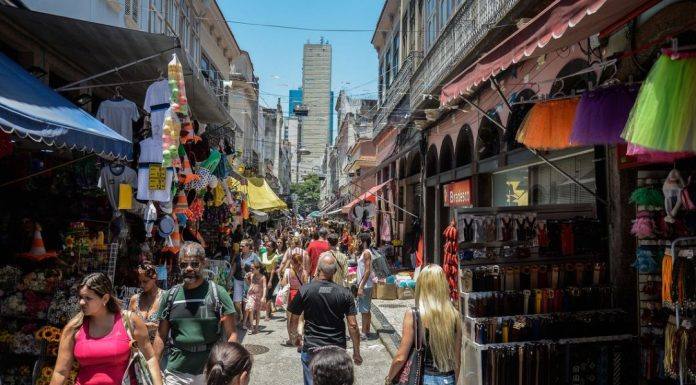 Inmetro alerta consumidores sobre compras para o carnaval