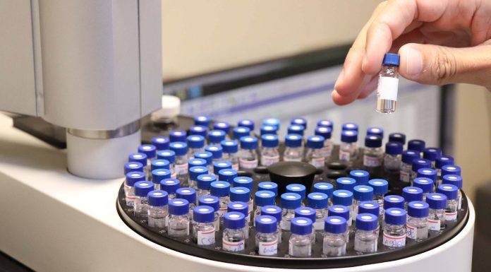 Tecpar oferece análises de teor alcoólico para empresas que vendem álcool
