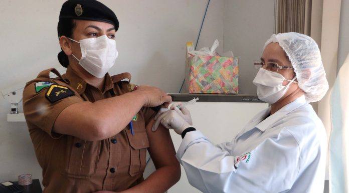 Professores e adultos de 55 a 59 anos já recebem vacina da gripe