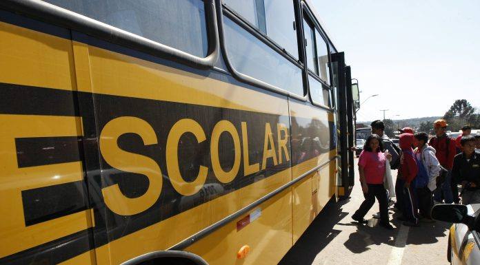 Município de Figueira recebe ônibus escolar 0KM