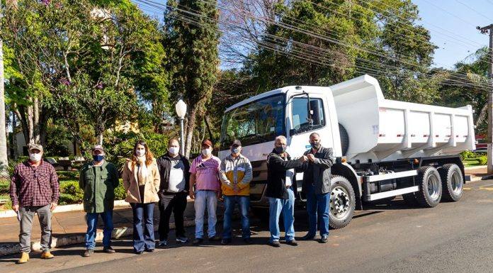 Município de Ribeirão Claro ganha caminhão 0KM