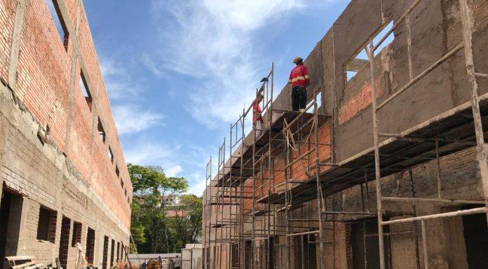 Obra voltada ao lazer e comércio está em pleno andamento