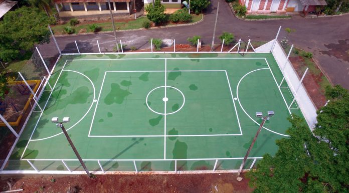 Quadra poliesportiva em zona rural de Ribeirão Claro ganha reforma