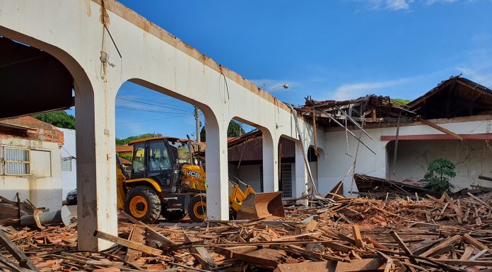 Reconstrução do antigo Clube de Ribeirão Claro é iniciada