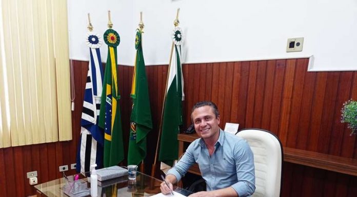 Prefeito de Jacarezinho quer adquirir doses de vacina contra Covid-19