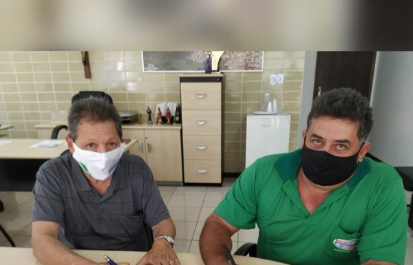 Prefeito Germano assina contrato com nova empresa para coleta de lixo