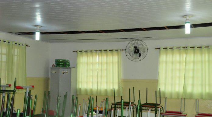 Secretaria de Educação de Ribeirão Claro avalia reparos nas escolas