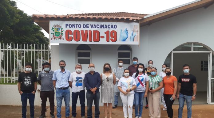 Prefeito Hiroshi Kubo comemora vacinação em Carlópolis