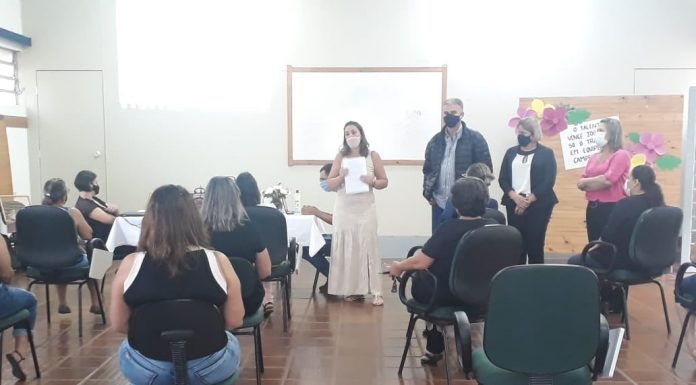 Educação em Ribeirão Claro promove escolha de vagas