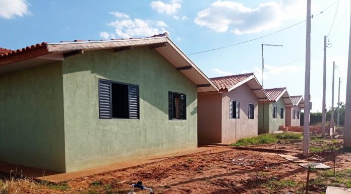 Prefeitura de Jacarezinho realiza entrega de casas populares