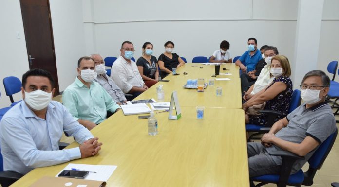 Prefeito de Assaí e médicos discutem medidas de prevenção à Covid-19
