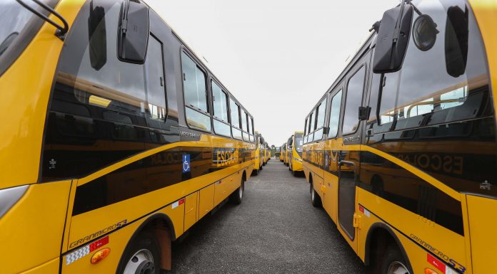 Prefeitura de Santa Cecília do Pavão recebe três novos Ônibus Escolares