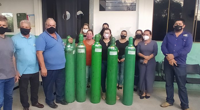 Comerciantes doam cilindros de oxigênio para Hospital de Santana do Itararé