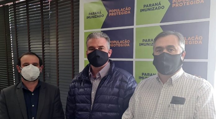 Prefeito de Ribeirão Claro é recebido pelo Secretário da Saúde