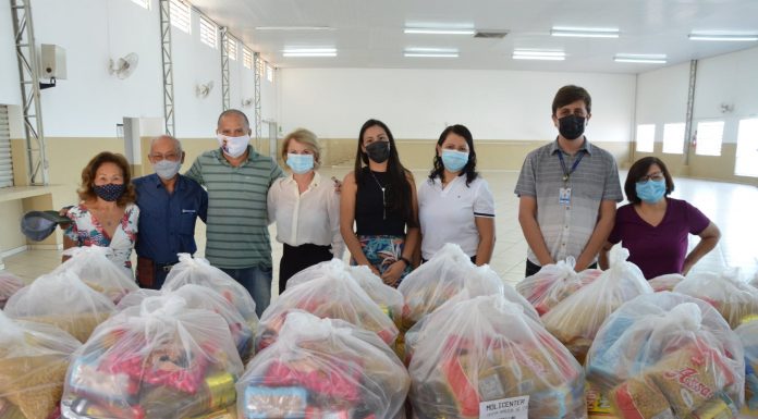 Secretaria de Assistência Social de Assaí distribui alimentos