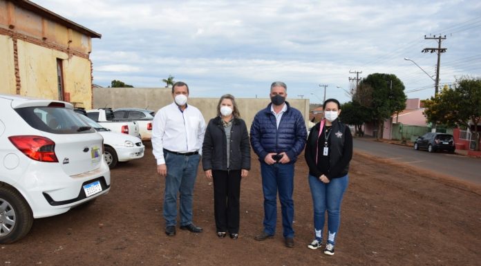 Prefeitura de Ribeirão Claro transforma terreno baldio em estacionamento da UBS