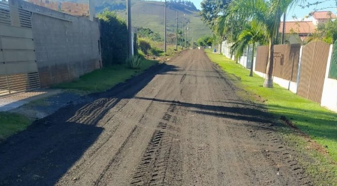 Prefeito de Ribeirão Claro acompanha revitalização no Distrito da Cachoeira
