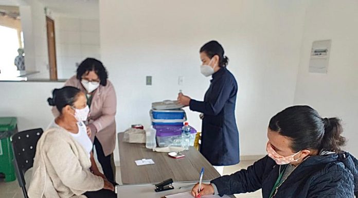 Moradores do Condomínio do Idoso em Jaguariaíva recebem vacina contra gripe