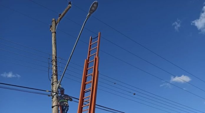 Secretaria instala lâmpadas LED na Feira da Lua em Jacarezinho