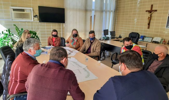 Duplicação da PR-092 é debatida em Siqueira Campos com DER