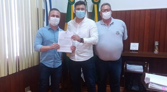 Programa Casa Fácil em Jacarezinho garante Alvará para famílias