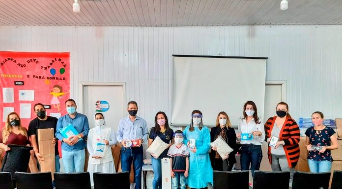 Prefeitura de Siqueira Campos realiza entrega EPI’s aos Professores e Alunos