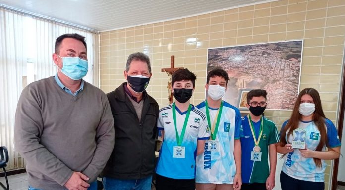 Prefeito de Siqueira Campos promove encontro com Atletas Enxadristas