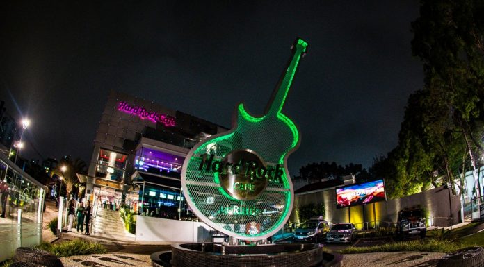 Prefeita Bruna Casanova visita instalações do Hard Rock Cafe Curitiba