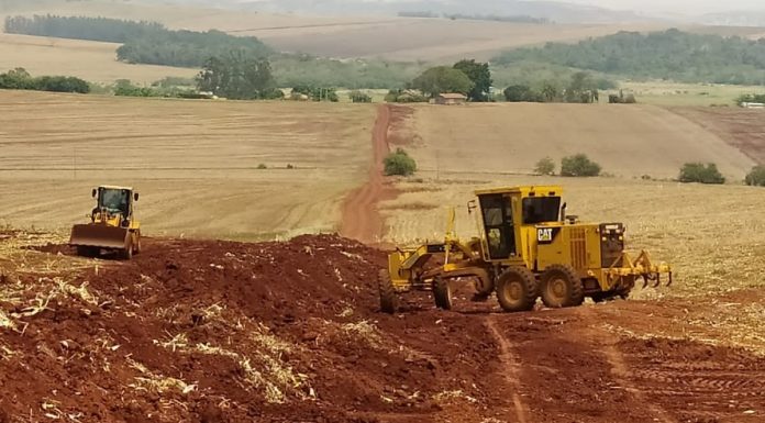 Prefeitura de Primeiro de Maio intensifica manutenção das Estradas Rurais