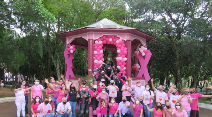 Filhas do Paraná cruzam Ribeirão Claro em alusão ao Outubro Rosa
