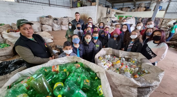Alunos da Rede Municipal de Assaí visitam a Associação de Reciclabem