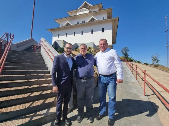 Ministro Paulo Alvin visita Assaí e destina 2 milhões para estruturação dos Laboratórios D CEEP Assaí