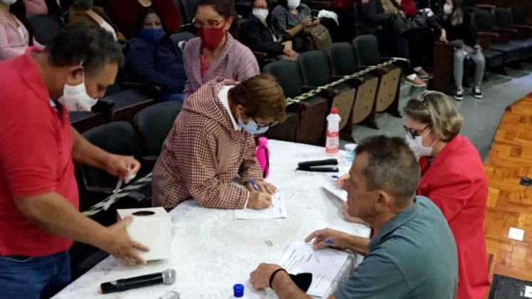 Sorteio define as casas que serão ocupadas pelos moradores pré-selecionados no Condomínio do Idoso em Cornélio Procópio