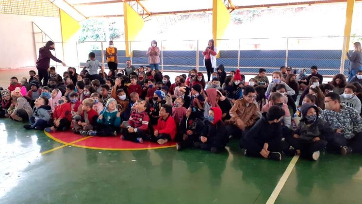 Grupo gaúcho apresenta peça teatral para estudantes de escolas públicas de Cornélio Procópio