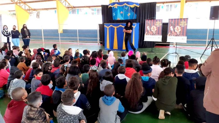 Grupo gaúcho apresenta peça teatral para estudantes de escolas públicas de Cornélio Procópio