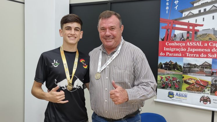 Prefeito Tuti recebe equipe do CEEP Campeã de Futsal JEPS 2022