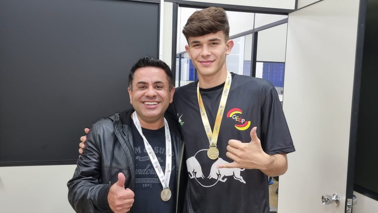 Prefeito Tuti recebe equipe do CEEP Campeã de Futsal JEPS 2022