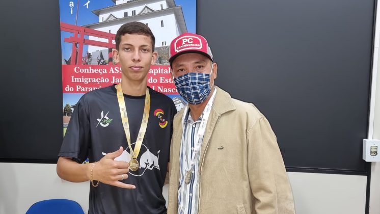 Prefeito Tuti recebe equipe do CEEP Campeã de Futsal JEPS 2022