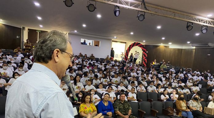 Proerd forma centenas de alunos com certificados contra as drogas