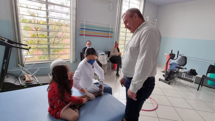 Prefeito Tuti visita as Unidades Básicas de Saúde