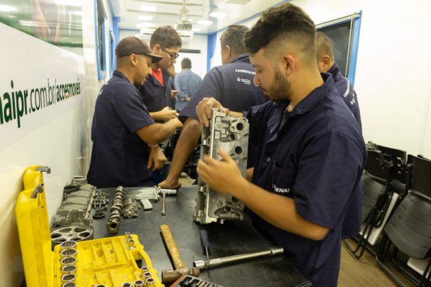 Carreta do Conhecimento inicia curso de Mecânica Automotiva