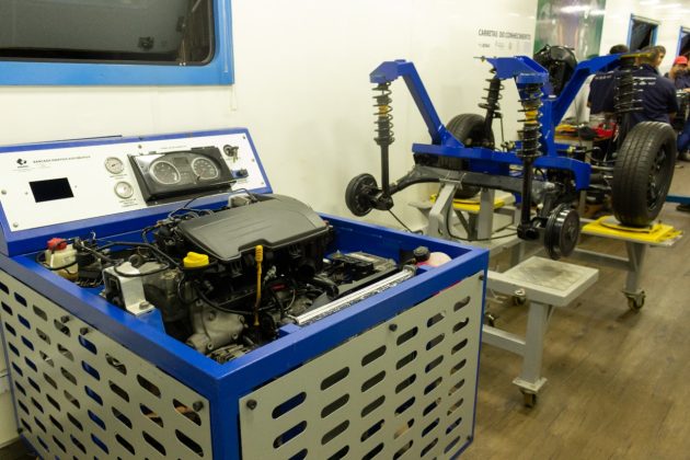 Carreta do Conhecimento inicia curso de Mecânica Automotiva