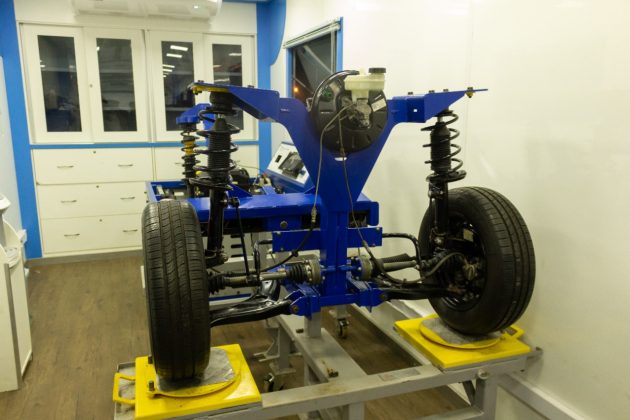 Carreta do Conhecimento inicia curso de Mecânica Automotiva