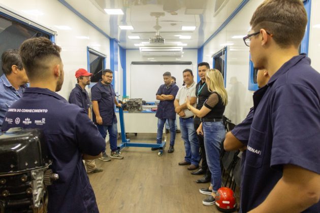 Carreta do Conhecimento inicia curso de Mecânica Automotiva