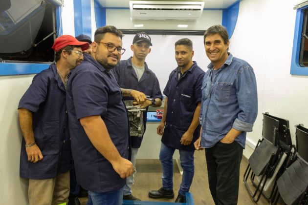 Carreta do Conhecimento inicia curso de Mecânica Automotiva