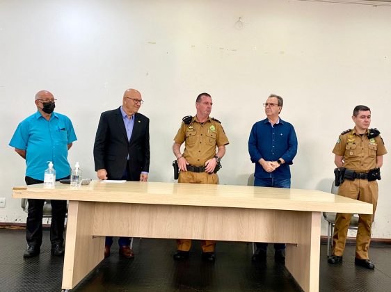 Cornélio sedia nova escola de formação de soldados militares