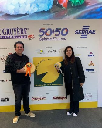Queijaria Ribeirão-Clarense recebe duas premiações em condurso mundial de queijos no Brasil