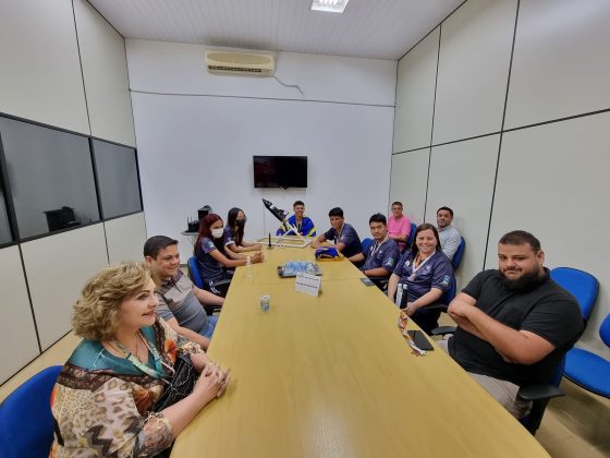 Prefeito Tuti recebe os vice-campeões da jornada de foguete do Rio de Janeiro