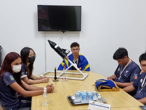Prefeito Tuti recebe os vice-campeões da jornada de foguete do Rio de Janeiro