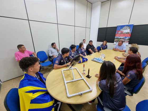 Prefeito Tuti recebe os vice-campeões da jornada de foguete do Rio de Janeiro